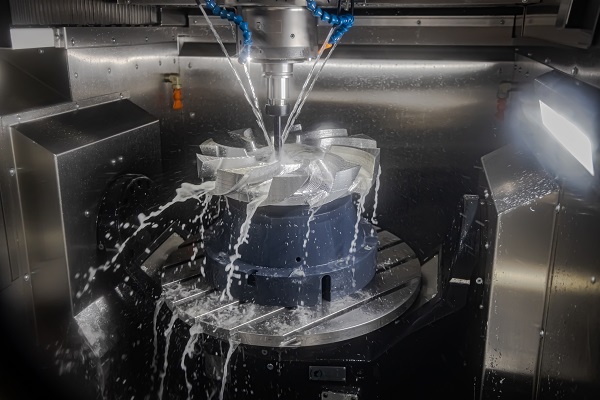 Abbiamo a nostra disposizione anche macchinari CNC.